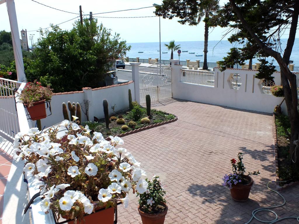 B&B Villa Sul Mare Melito Di Porto Salvo Exterior foto